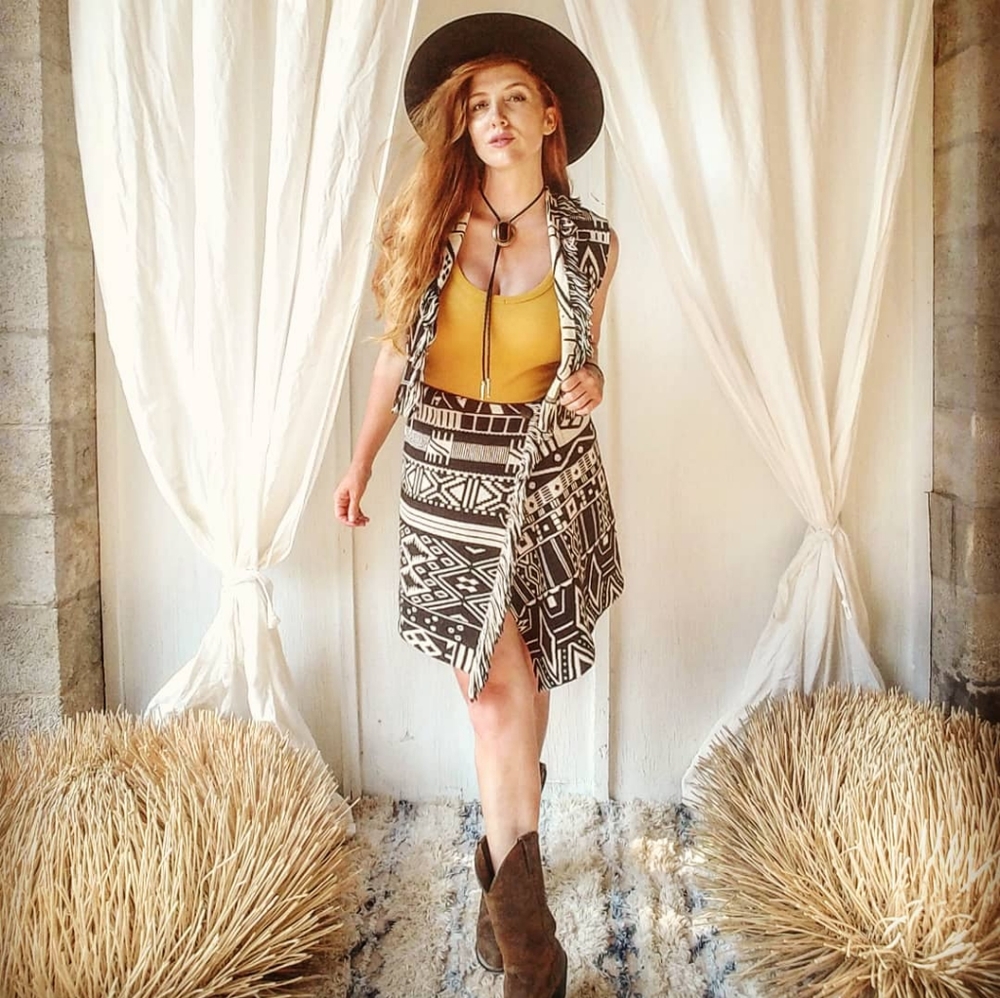 Vintage Knitted Southwestern Skirt and Vest Set!🤠